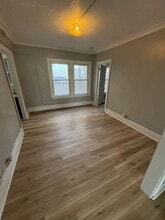 805 W 4th St in Waterloo, IA - Building Photo - Building Photo