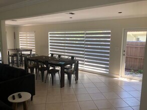 2532 NE 27th Ave in Fort Lauderdale, FL - Foto de edificio - Building Photo