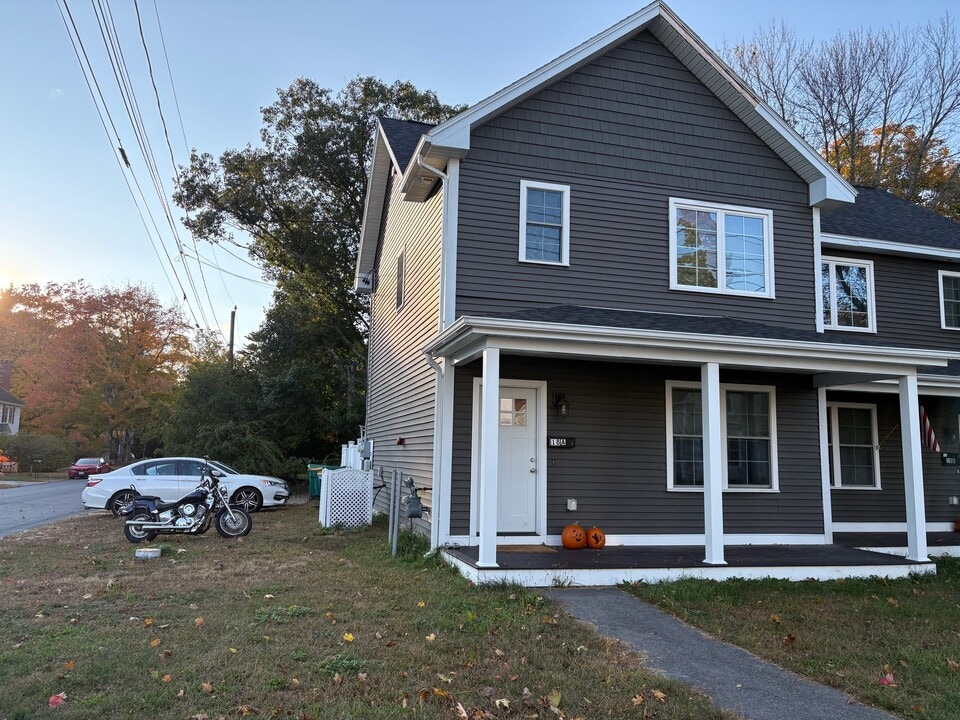 18 Copeland Dr in Rochester, NH - Foto de edificio