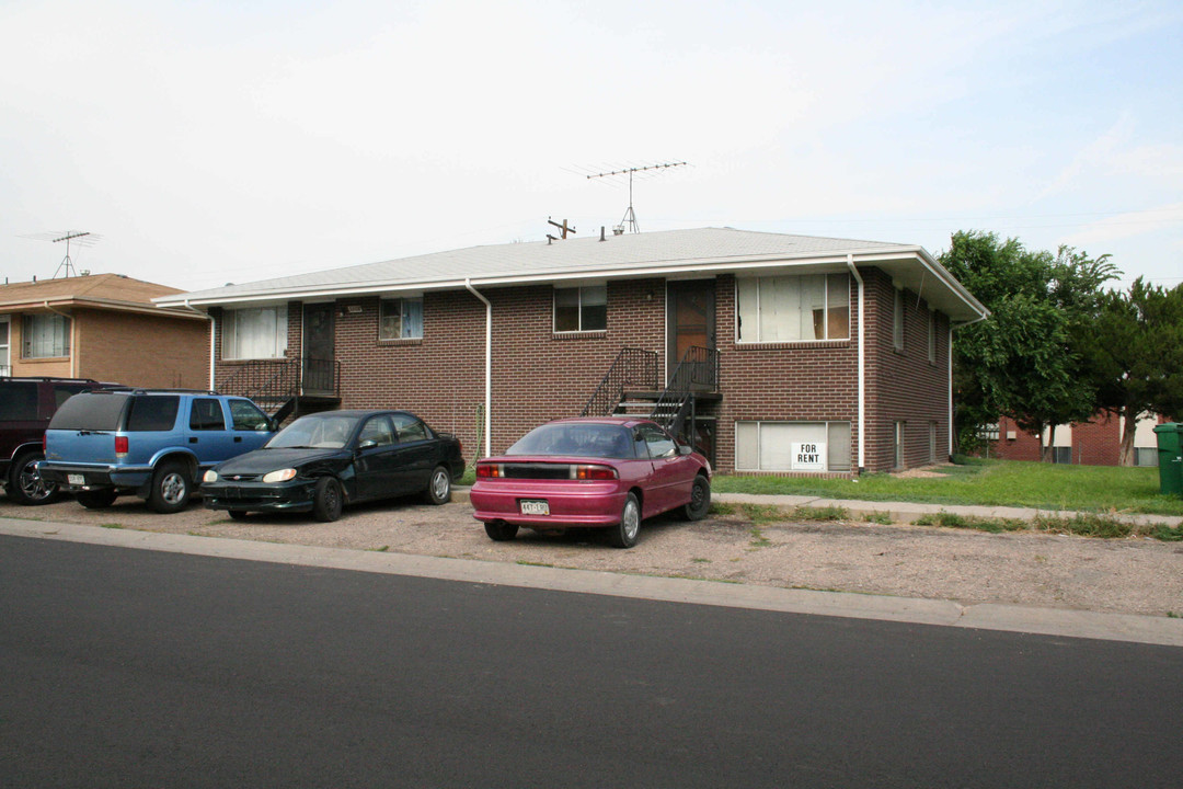 3008 Sunset Dr in Evans, CO - Foto de edificio