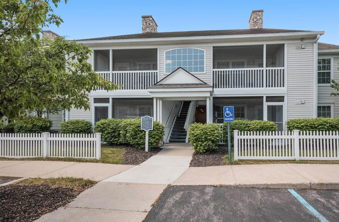 2840 S Knightsbridge Cir in Ann Arbor, MI - Building Photo
