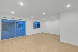 121 Croft Ave in Los Angeles, CA - Building Photo - Building Photo