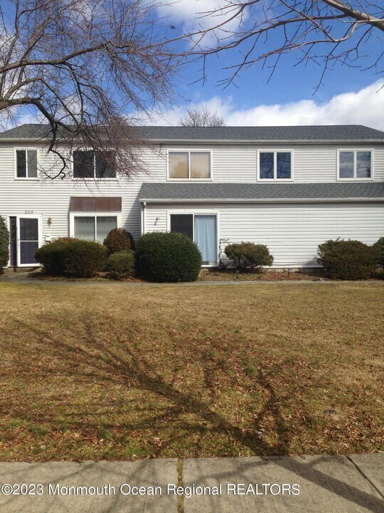 205 Alpern Ave in Long Branch, NJ - Building Photo