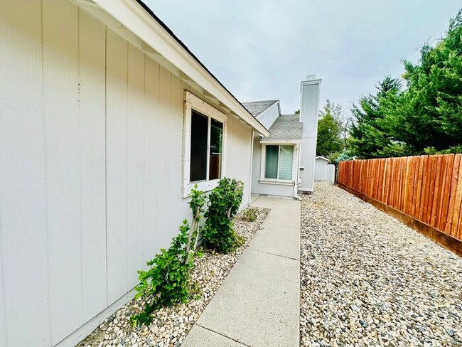 1212 Junction Dr in Sparks, NV - Building Photo - Building Photo