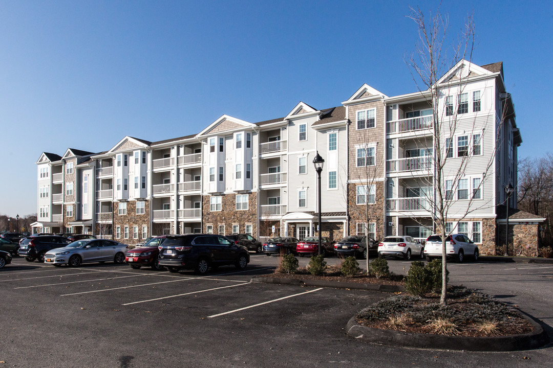 Woodstone Crossing in South Weymouth, MA - Foto de edificio