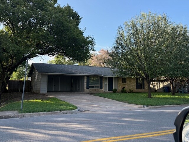 8211 Rockwood Ln in Austin, TX - Building Photo