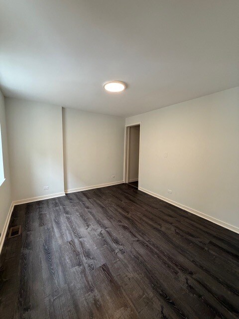 1357 N Wells St, Unit coach house in Chicago, IL - Building Photo - Building Photo