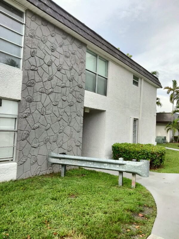 10395 N Kendall Dr in Miami, FL - Building Photo - Building Photo