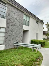 10395 N Kendall Dr in Miami, FL - Foto de edificio - Building Photo