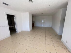 3033 NW 11th Terrace in Miami, FL - Building Photo - Building Photo