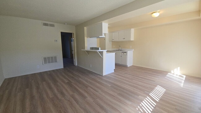 1001 E Stearns Ave, Unit 14 in La Habra, CA - Building Photo - Building Photo