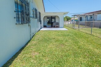 1020 SW 84th Ave in Miami, FL - Building Photo - Building Photo
