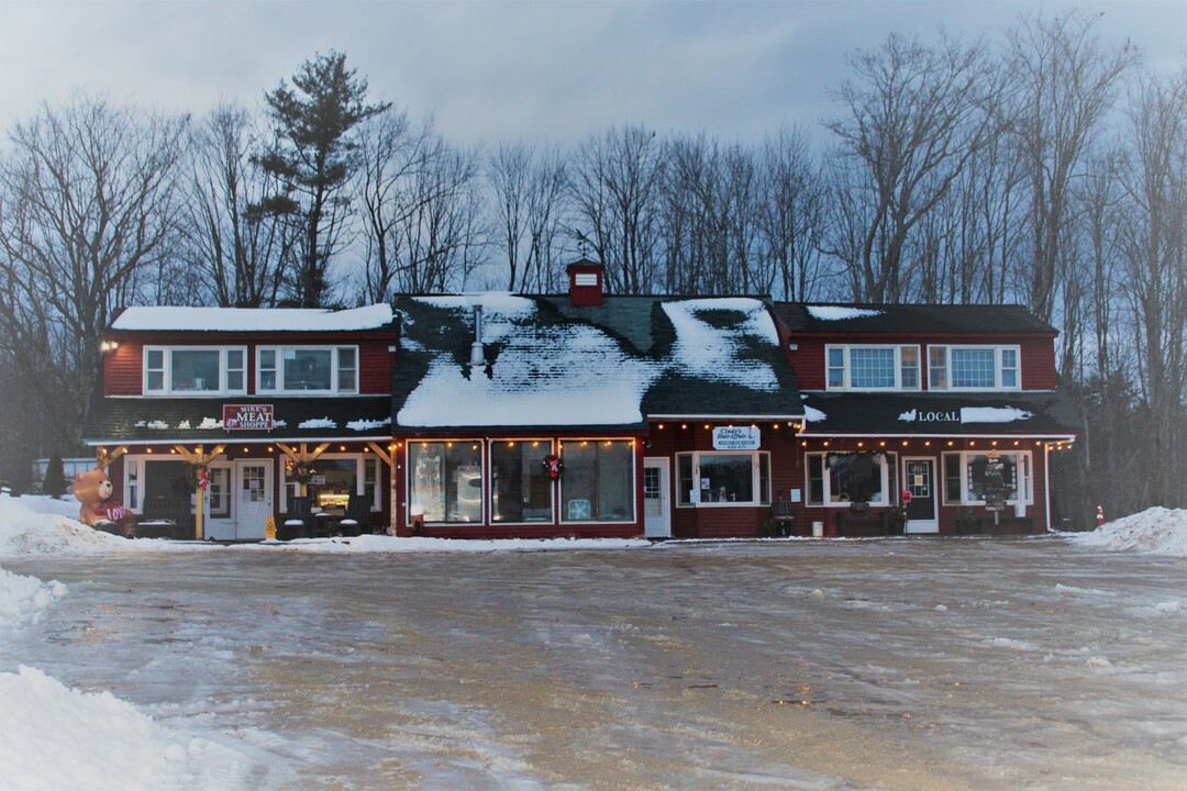 1009 Upper City Rd in Pittsfield, NH - Building Photo