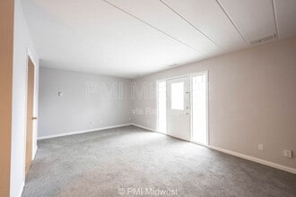 324 Progress Rd, Unit B6 in Shelbyville, IN - Foto de edificio - Building Photo