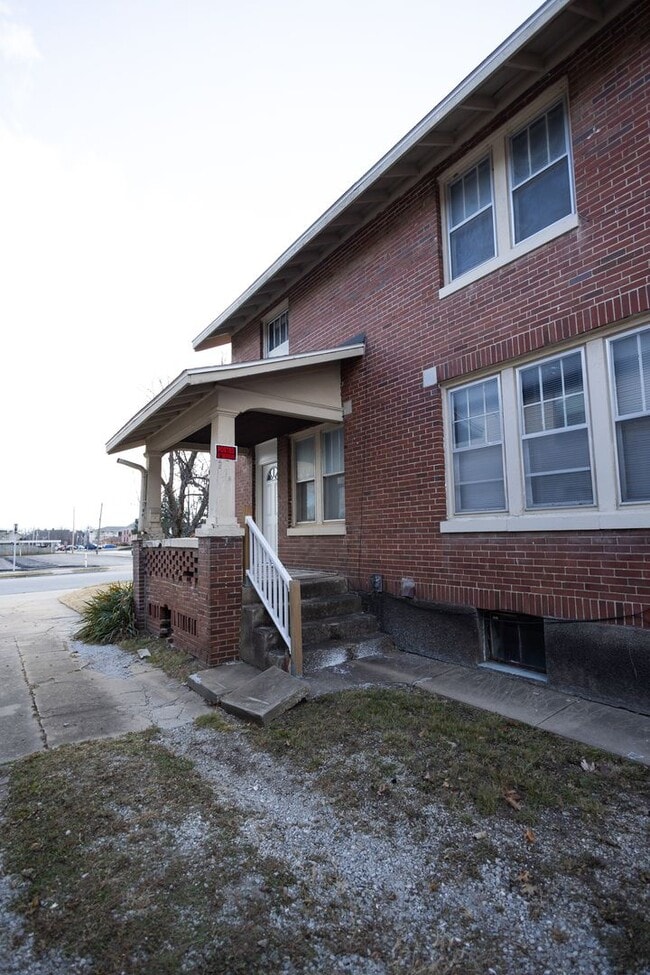 427 E Cherry St in Springfield, MO - Building Photo - Building Photo