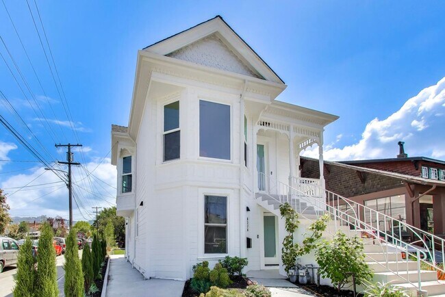 6528 Raymond St in Oakland, CA - Building Photo - Building Photo