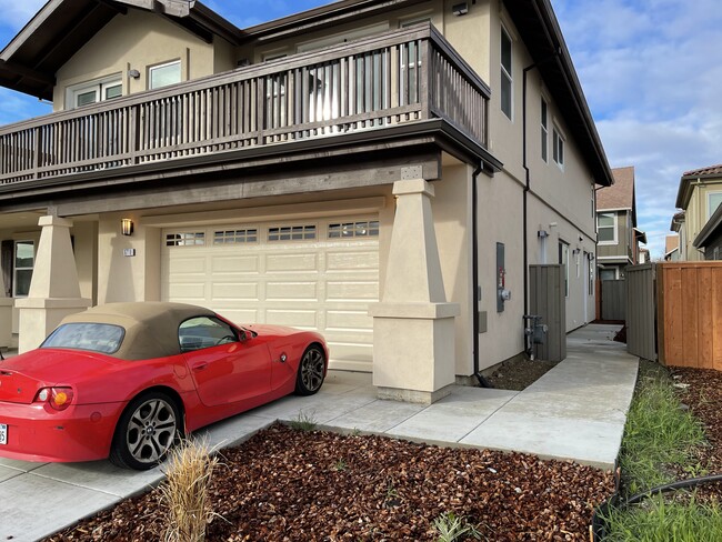 property at 1719 Heirloom St