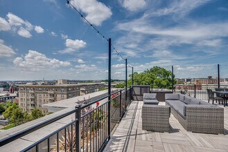 Highview and Castle Manor in Washington, DC - Foto de edificio - Building Photo