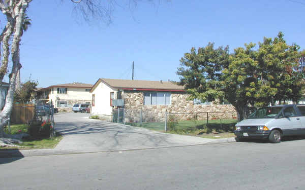 3921-3923 Rowland Ave in El Monte, CA - Foto de edificio