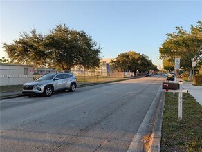 1037 SW 76th Ave in Miami, FL - Building Photo - Building Photo