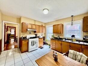 69 Woodlawn St, Unit 1 in Boston, MA - Building Photo - Building Photo