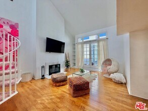 1123 Flores St in West Hollywood, CA - Building Photo - Building Photo