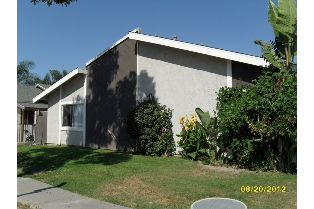 121 N Susan St in Santa Ana, CA - Building Photo