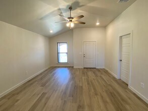 2902 Farmhouse Ave in Amarillo, TX - Foto de edificio - Building Photo