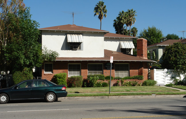 5846 Coldwater Canyon Ave in Valley Village, CA - Building Photo - Building Photo