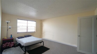 4670 NW 79th Ave, Unit 2F in Doral, FL - Foto de edificio - Building Photo