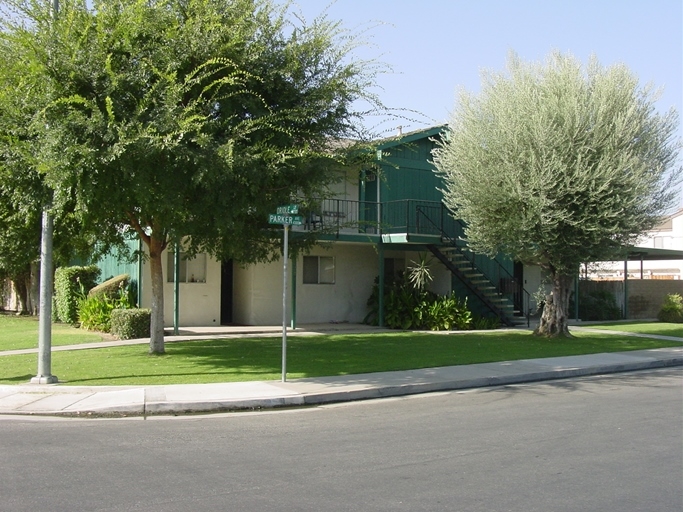 2101 Oriole St in Bakersfield, CA - Building Photo