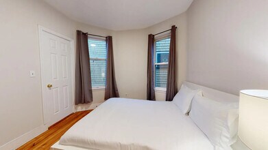 35 Edison Grn, Unit 2 in Boston, MA - Building Photo - Building Photo