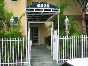 6825 Abbott Ave in Miami Beach, FL - Building Photo - Building Photo