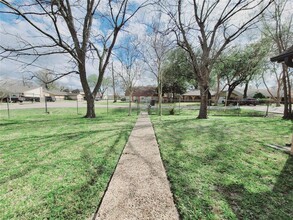 11002 Melba Ln in Houston, TX - Foto de edificio - Building Photo