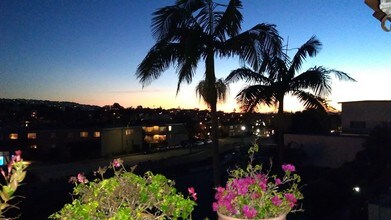223 S Prospect Ave in Redondo Beach, CA - Foto de edificio - Building Photo