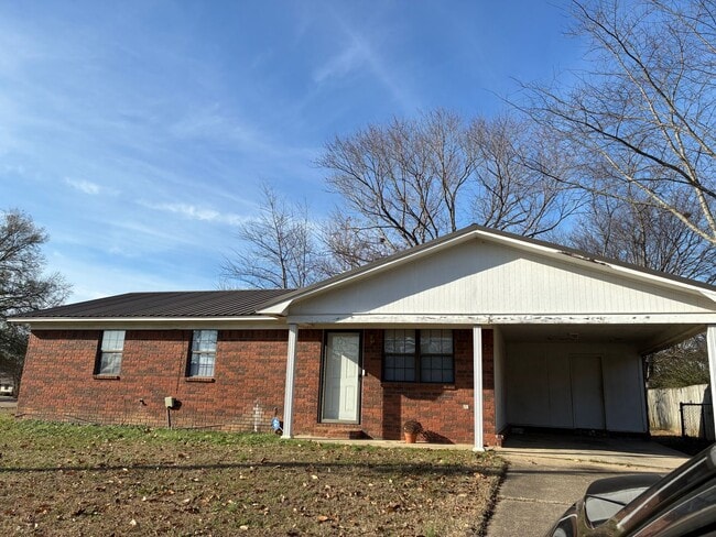 property at 5 Hartwell Pl