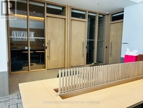 395 Square One Dr in Mississauga, ON - Building Photo - Building Photo