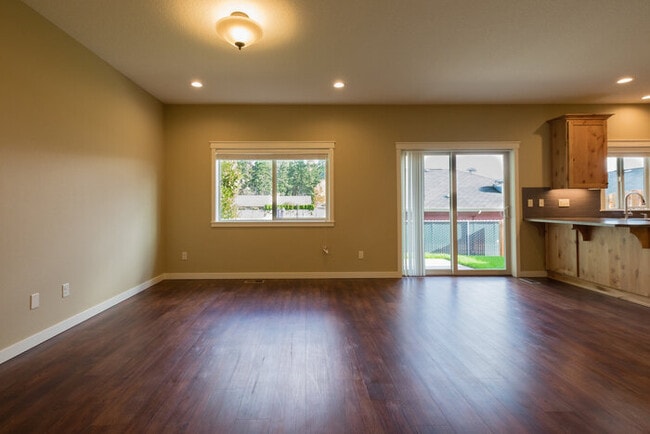 188 NE American Dr in McMinnville, OR - Building Photo - Building Photo