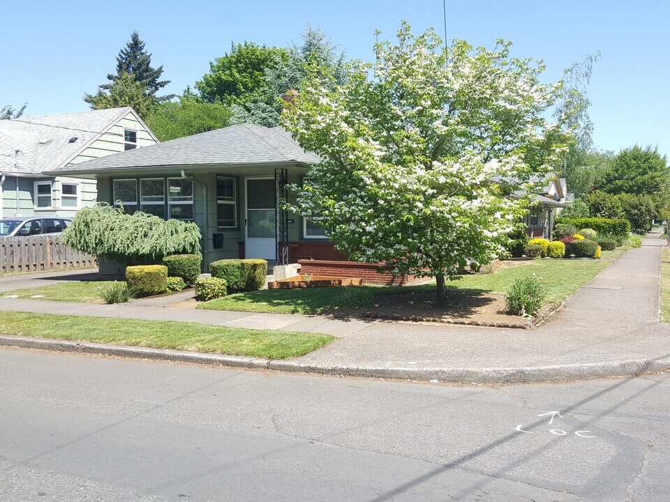 3556 SE 60th Ave in Portland, OR - Building Photo