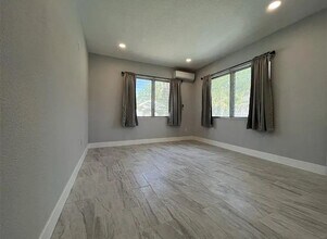 50A W Boyer St in Tarpon Springs, FL - Building Photo - Building Photo