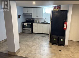 33 Laird Dr in St Catharines, ON - Building Photo - Building Photo