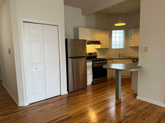 property at 900 N Ashland Ave