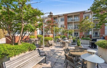 309 Holland Ln, Unit 145 in Alexandria, VA - Building Photo - Building Photo