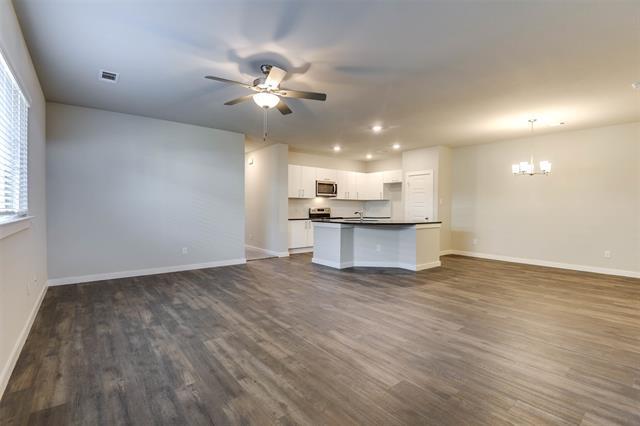 617 Blackland dr in Venus, TX - Building Photo