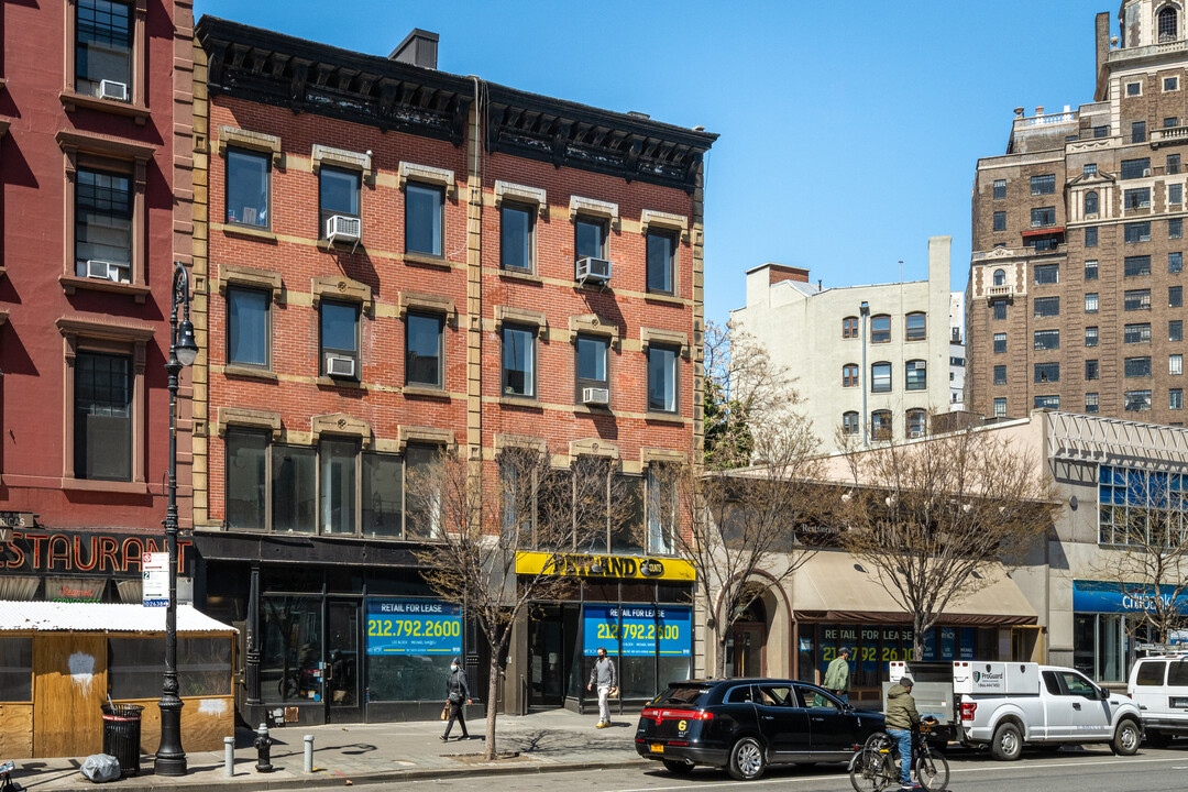 387 Avenue of the Americas in New York, NY - Building Photo