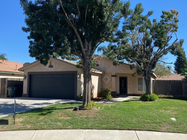 6003 Sarona St in Bakersfield, CA - Building Photo - Building Photo