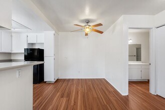 215 Woodland Pky in San Marcos, CA - Foto de edificio - Building Photo