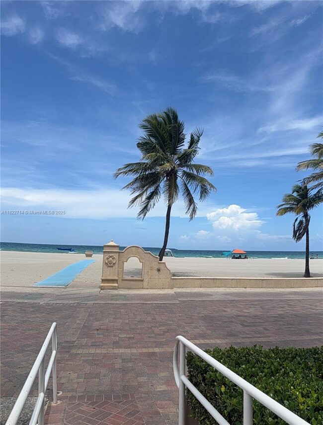 300 Oregon St, Unit 506 in Hollywood, FL - Building Photo - Building Photo