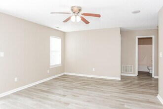 7621 Blue Willow Dr in Indianapolis, IN - Foto de edificio - Building Photo