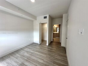 18412 Homestead Ave, Unit 509 in Miami, FL - Building Photo - Building Photo